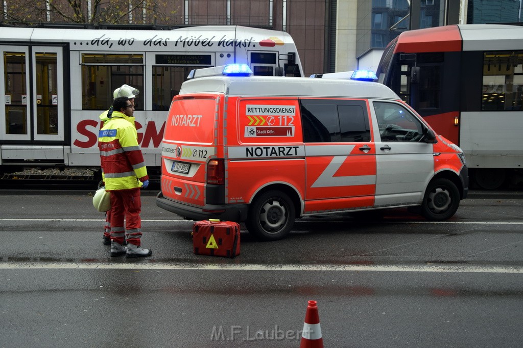 VU PKW KVB Bahn Koeln Deutz Deutz Muelheimerstr P05.JPG - Miklos Laubert